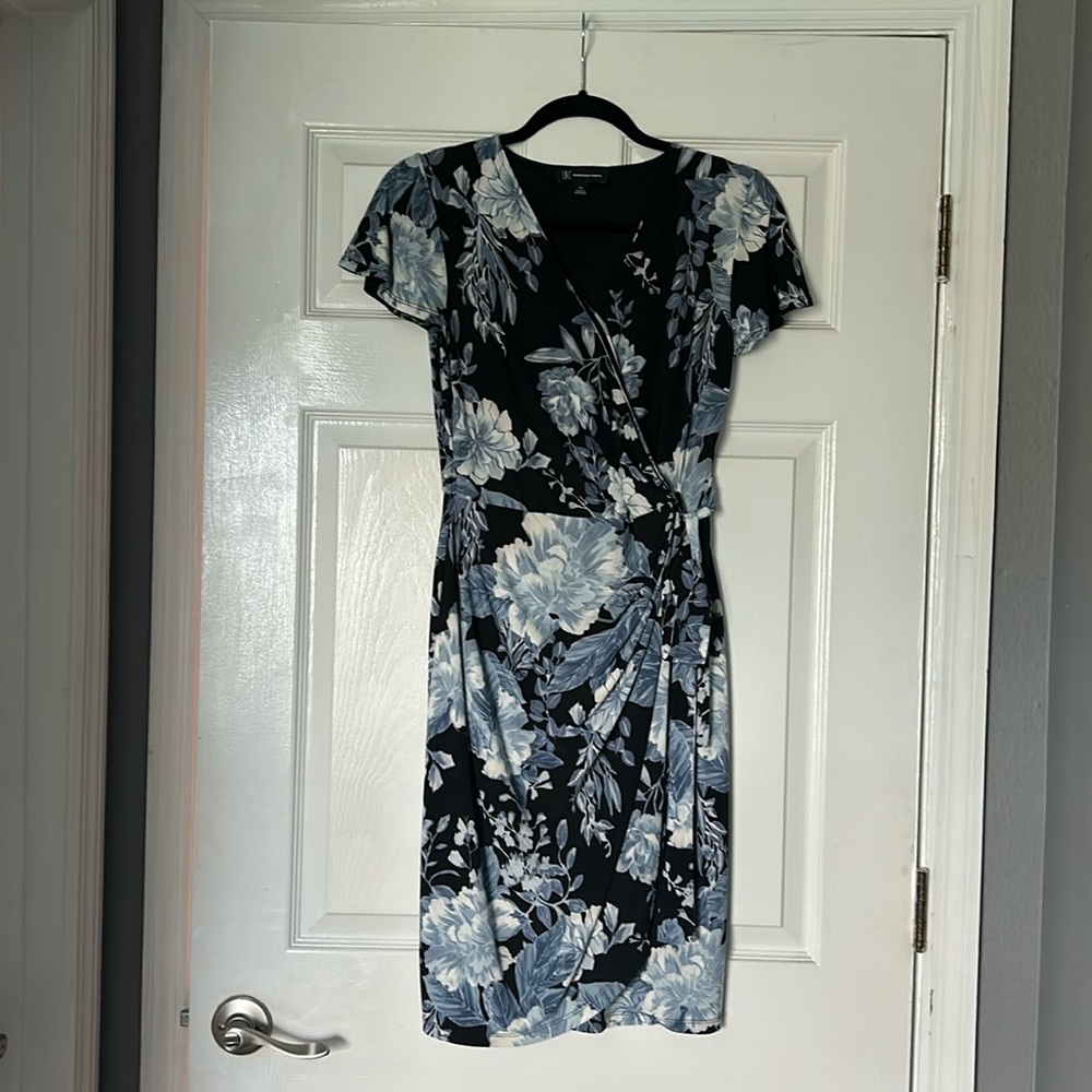 INC size 6P beautiful black & blur floral print